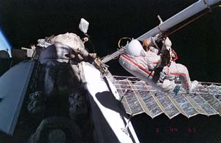  Mir-18 spacewalk 